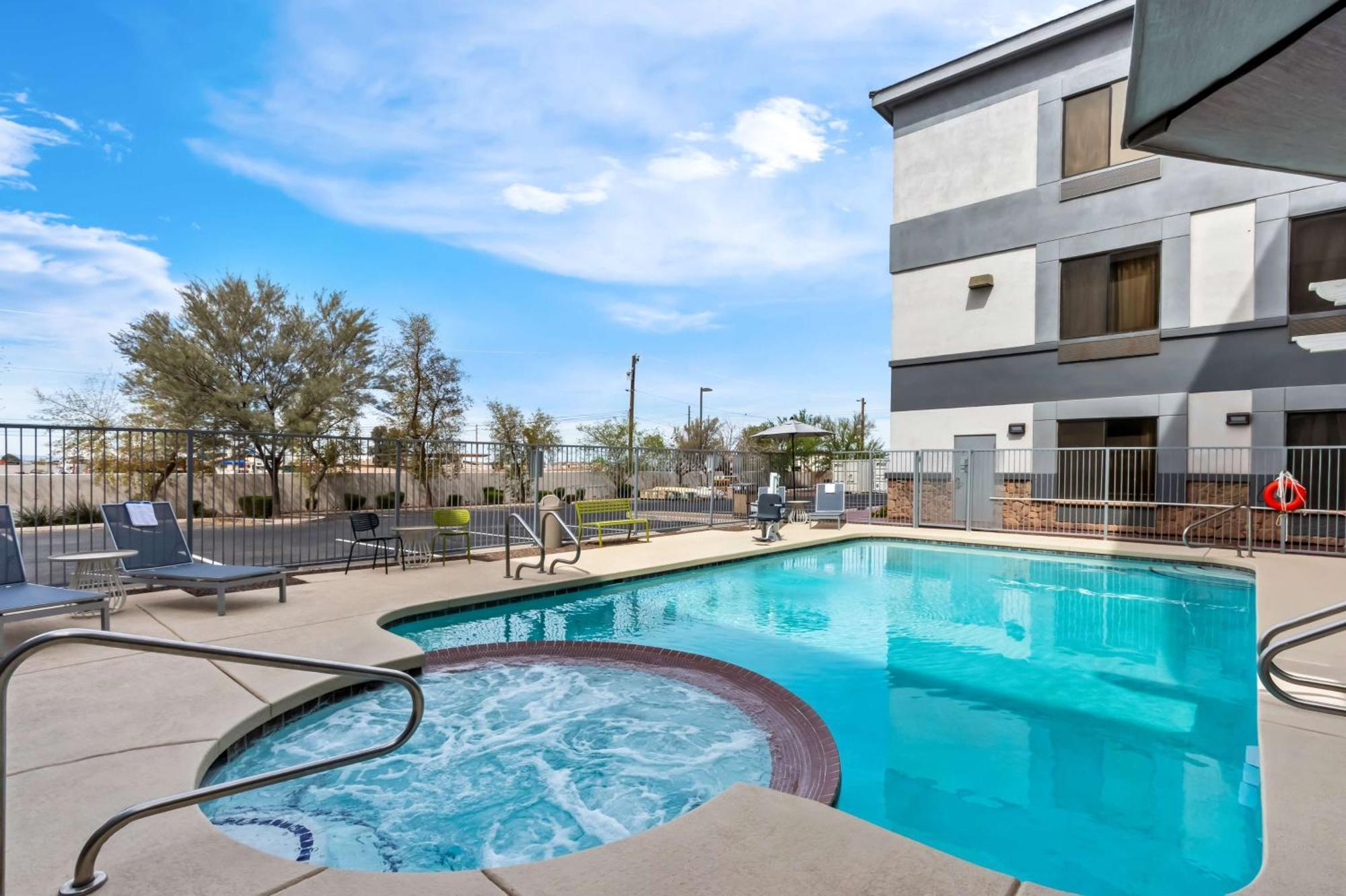 Spark By Hilton Phoenix East Mesa Exterior foto